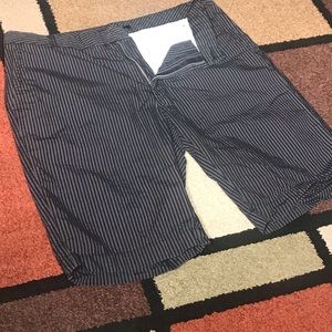 🌟Kenneth Cole Black & Grey Stripped Shorts